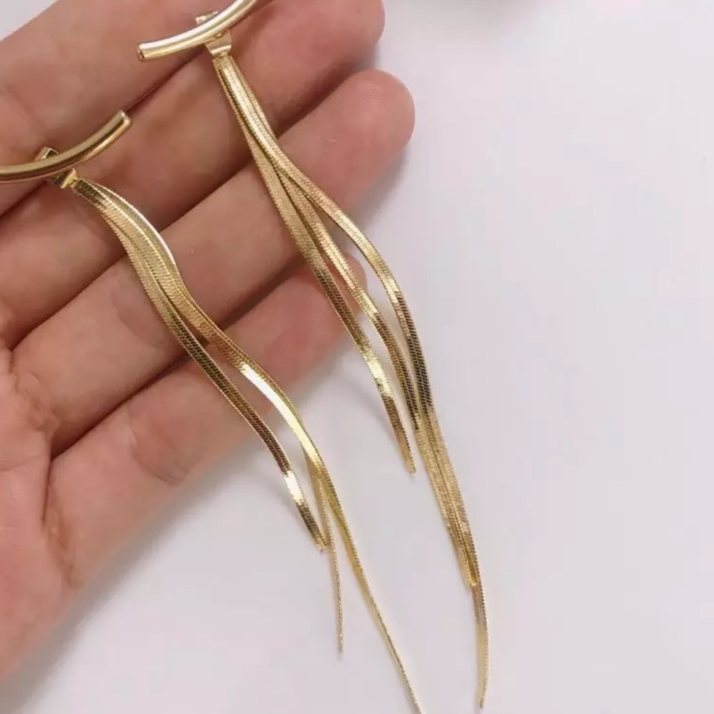 ¥ 18K YELLOW GOLD LONG THREAD TASSEL ARC EARRINGS - Picture 6 of 7